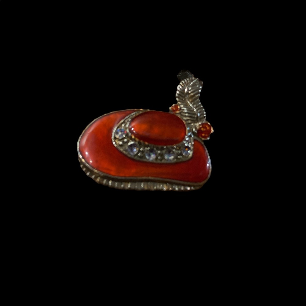 Red hat brooch and dangling earrings 188